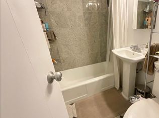 405 W Oakdale Ave #909, Chicago, IL 60657