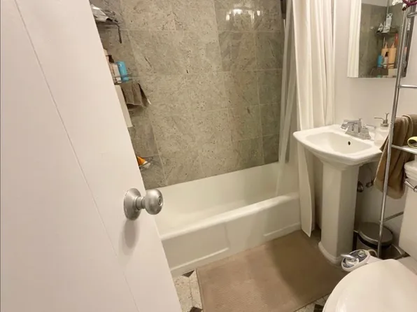 405 W Oakdale Ave #909, Chicago, IL 60657