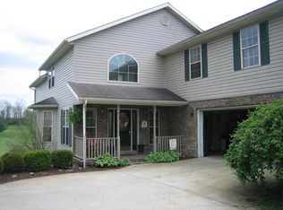 819 Oak Fairway Ct, Maysville, KY 41056