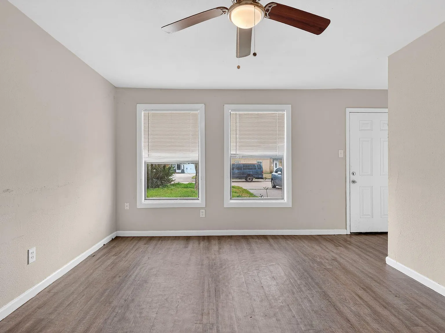 3 bed, 2.0 bath, 1467 sqft, $2,000 — Photo 4