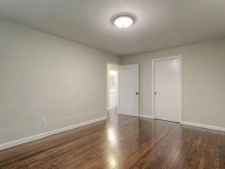 3279 Linwood Ave #4 — Photo 8