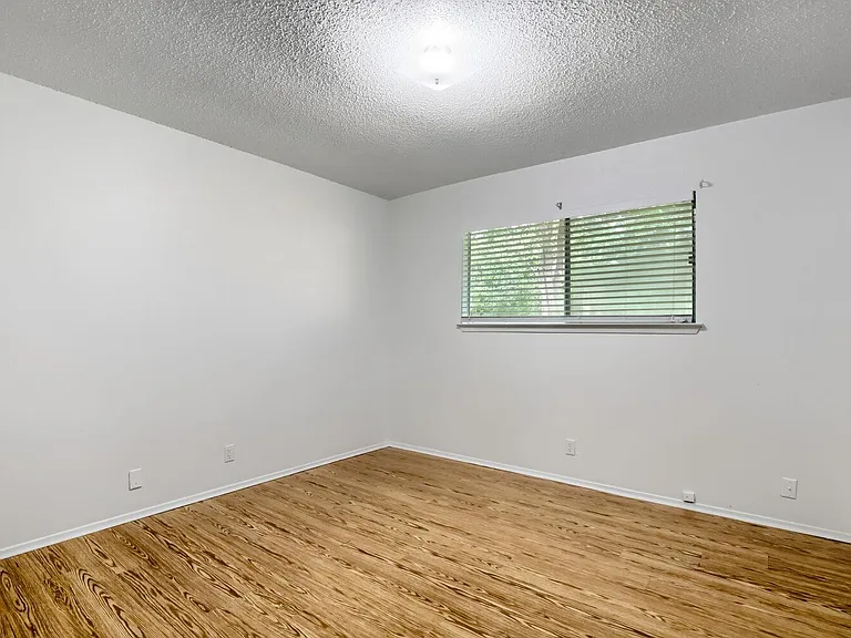 10710 Topperwein Dr #B — Photo 11