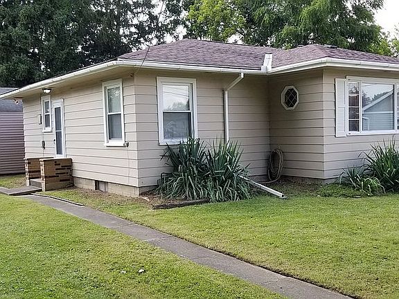 3rd image of 902 Tiffin St