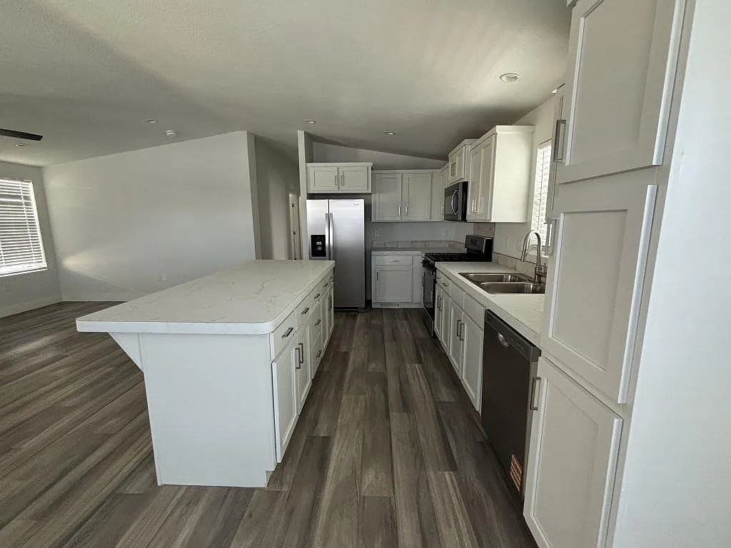 3 bed, 2.0 bath, 1310 sqft, $1,800 — Photo 3