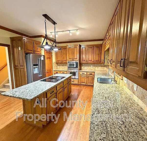 2438 Kings Arms Dr NE — Photo 5