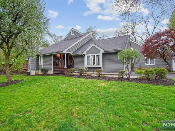 29 Crescent Hollow Ct #29, Ramsey, NJ 07446