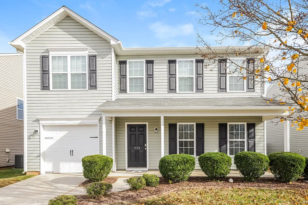 3 bed, 2.5 bath, 2018 sqft, $2,620 — Photo 1