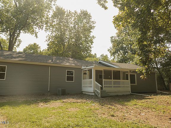 5th image of 866 Summit St