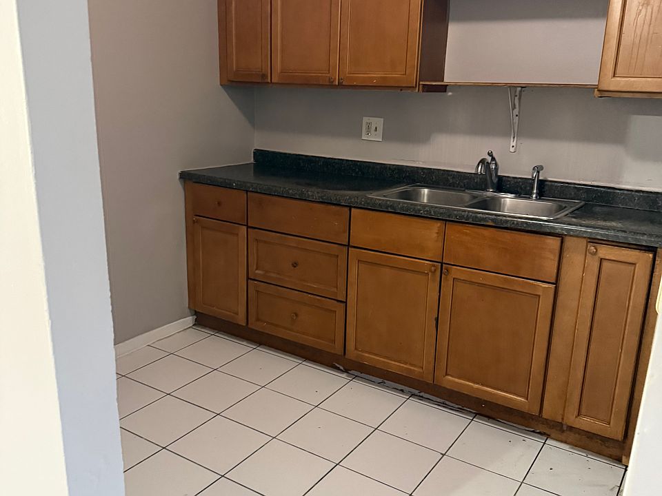 1st image of 1542 Norway Ln