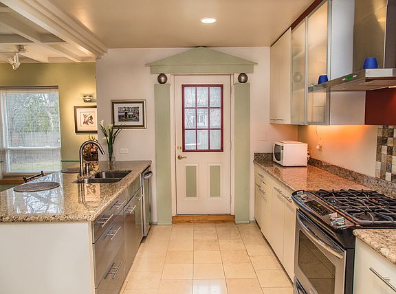 4th image of 85 Acorn Ln
