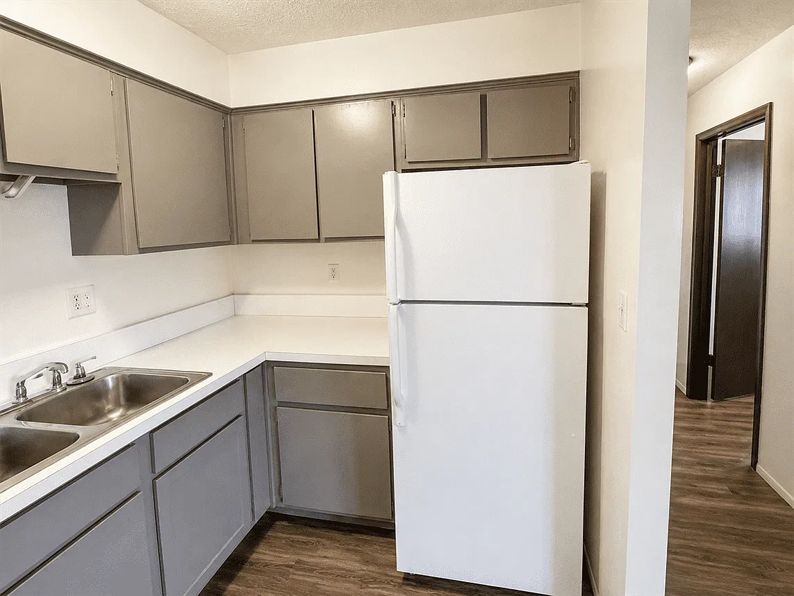 2 bed, 700 sqft, $950 — Photo 2