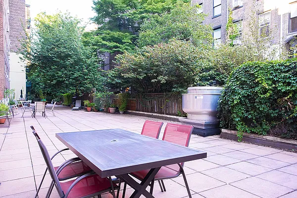 Sold by Douglas Elliman | media 14