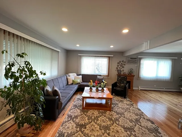 3 bed, 1.5 bath, 1500 sqft, $2,200 — Photo 3