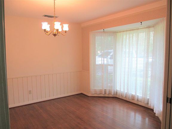 4th image of 214 Pine St