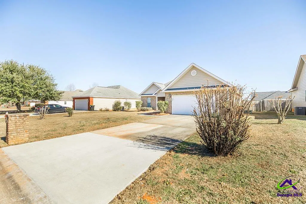 3 bed, 2.0 bath, 1486 sqft, $1,750 — Photo 2