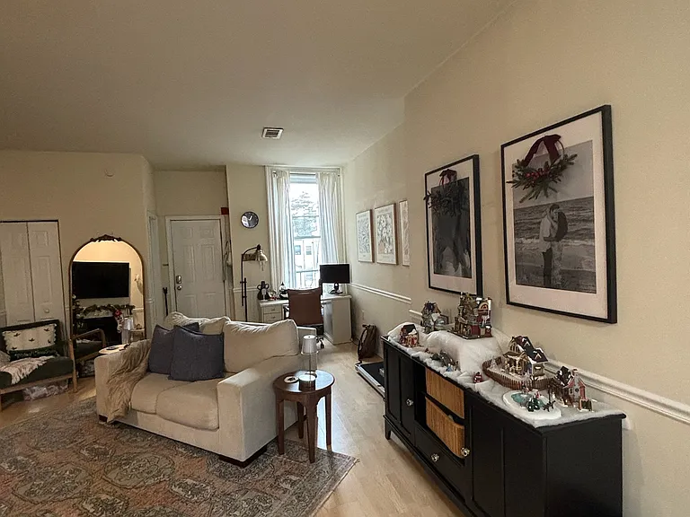 2034 Green St #C — Photo 5