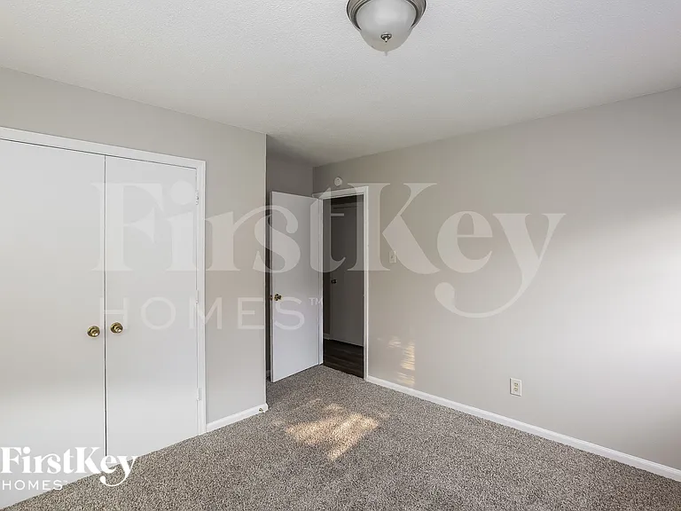 2330 Knight Dr — Photo 11