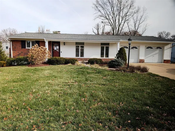 1348 Jeanne Hills Dr, Saint Louis, MO 63146