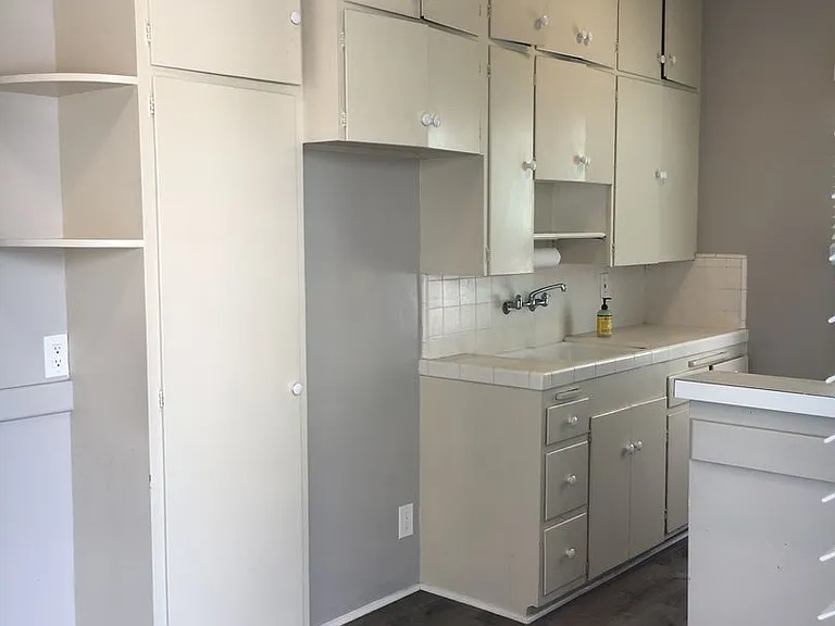 215 W Lomita Ave — Photo 3