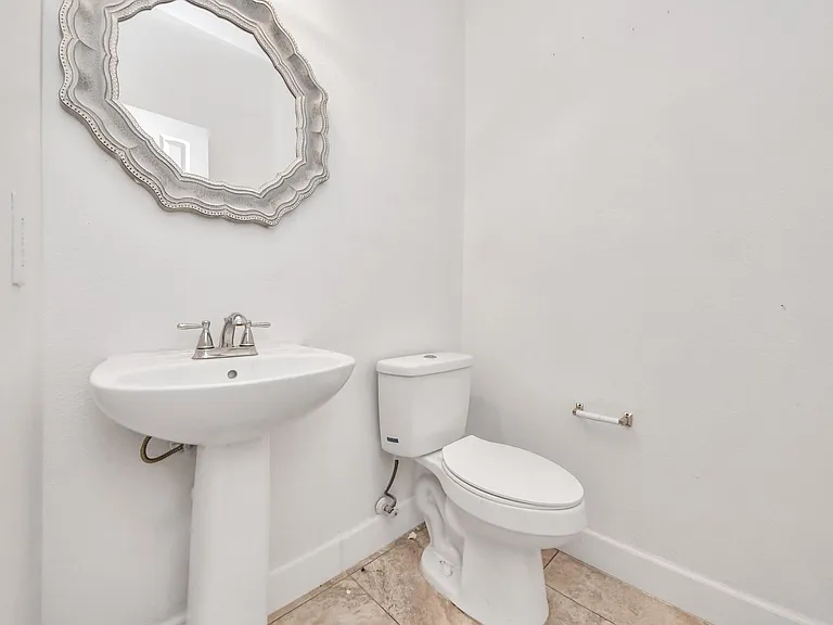 13515 Scarab Dr — Photo 32