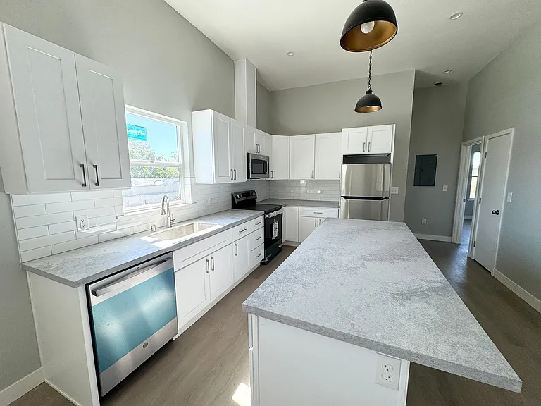 223 S K St — Photo 4