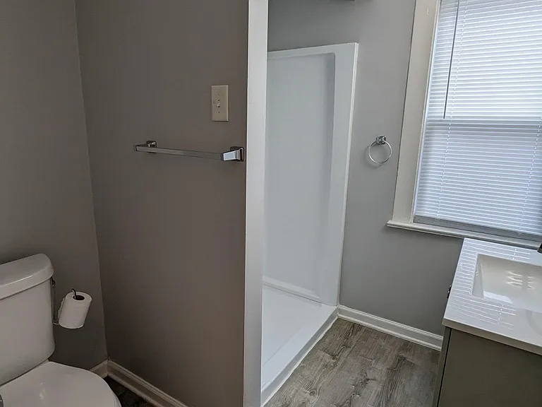 4112 Burnham Ave #LOWER — Photo 9