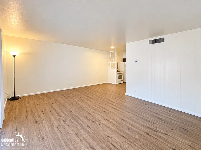 2 bed, 1.0 bath, 800 sqft, $1,200 — Photo 2