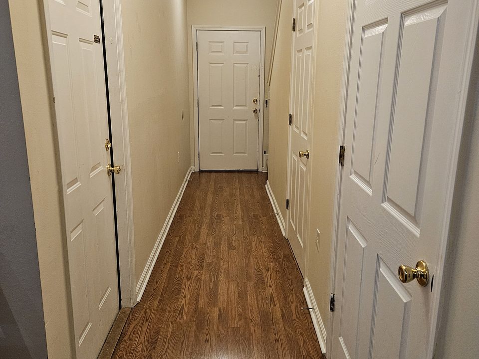 (Front Door & Hallway)