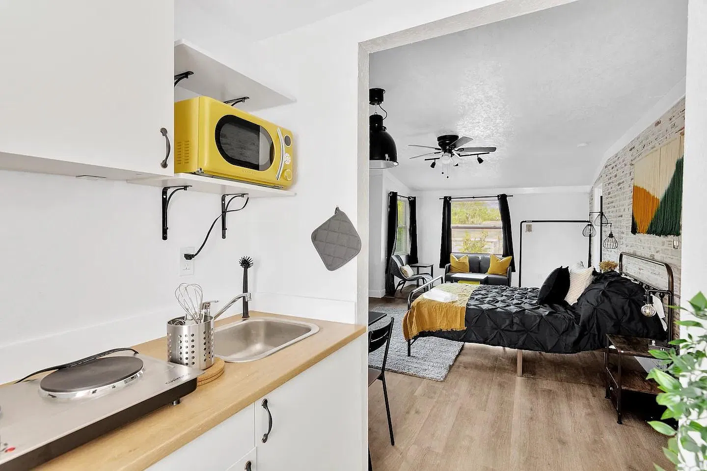 Studio, 500 sqft, $1,350 — Photo 3