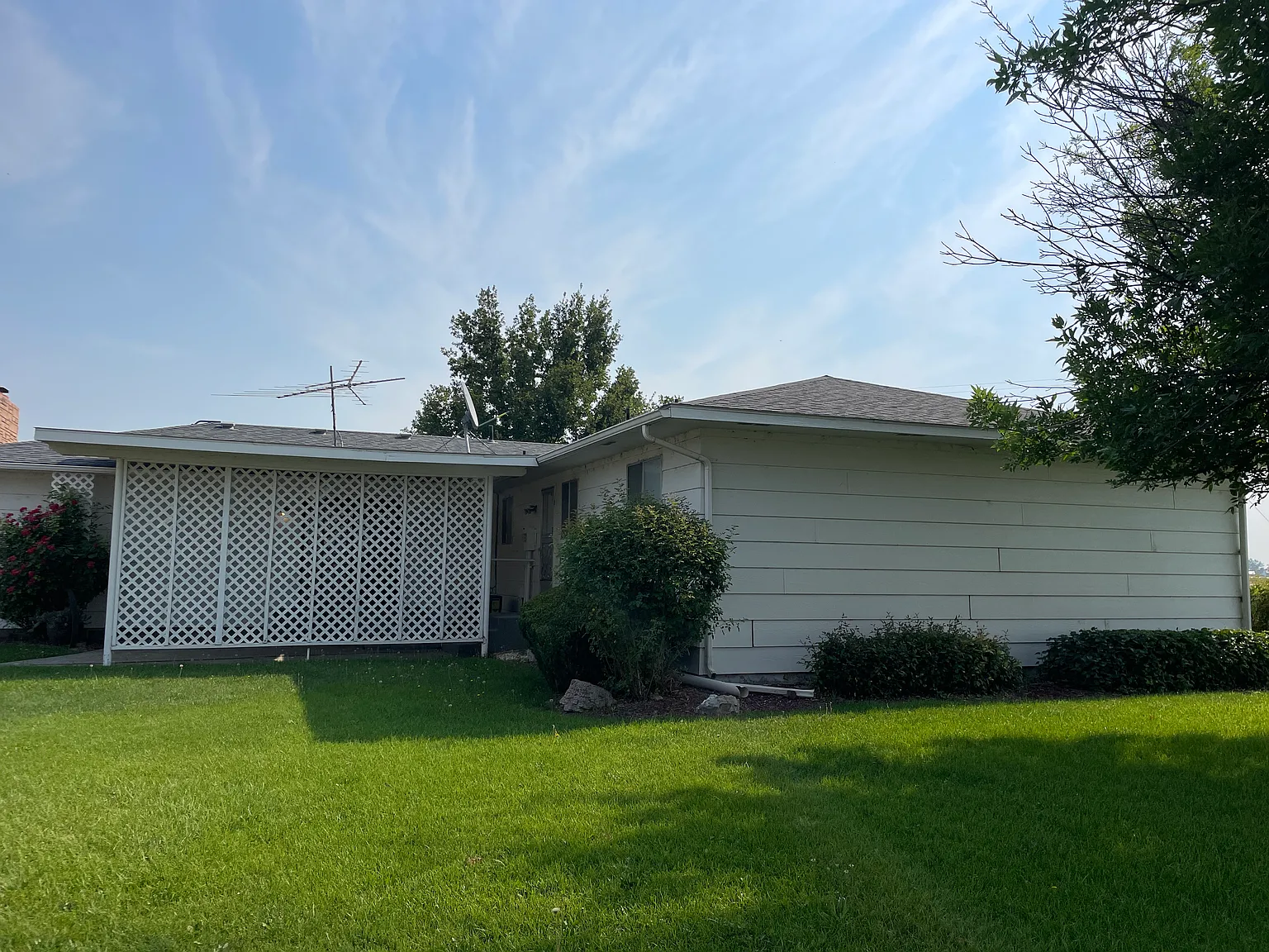 3 bed, 2176 sqft, $1,800 — Photo 4