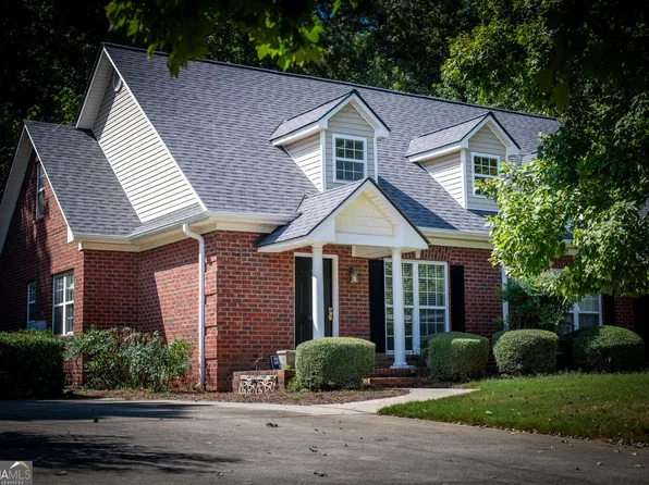 1021 Dash Dr, Bogart, GA 30622