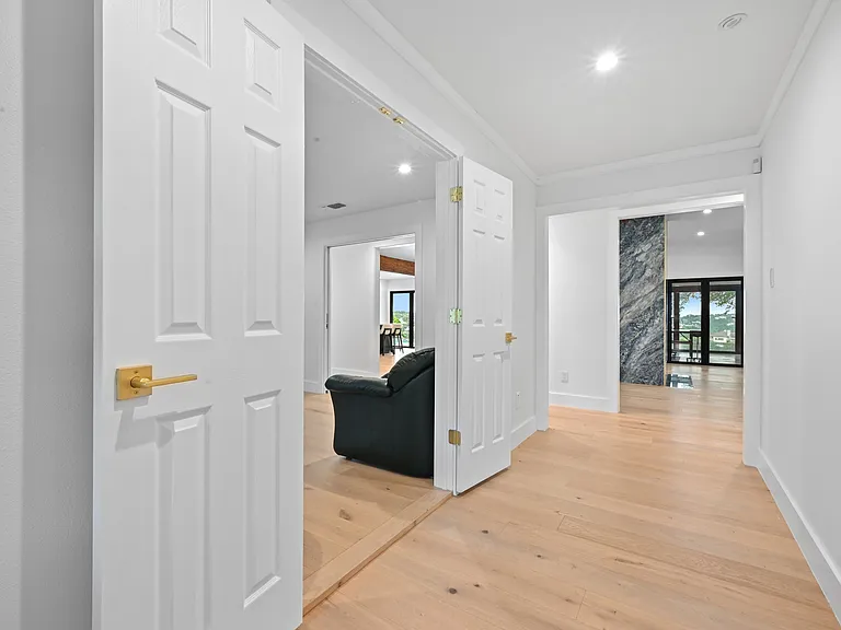 4805 Greystone Dr — Photo 1