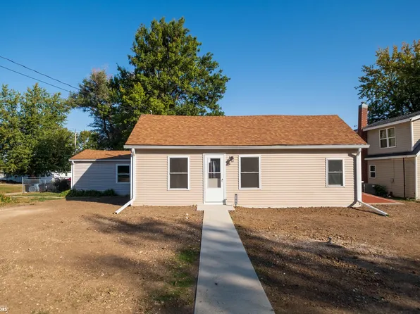 106 W Julian St, Le Grand, IA 50142