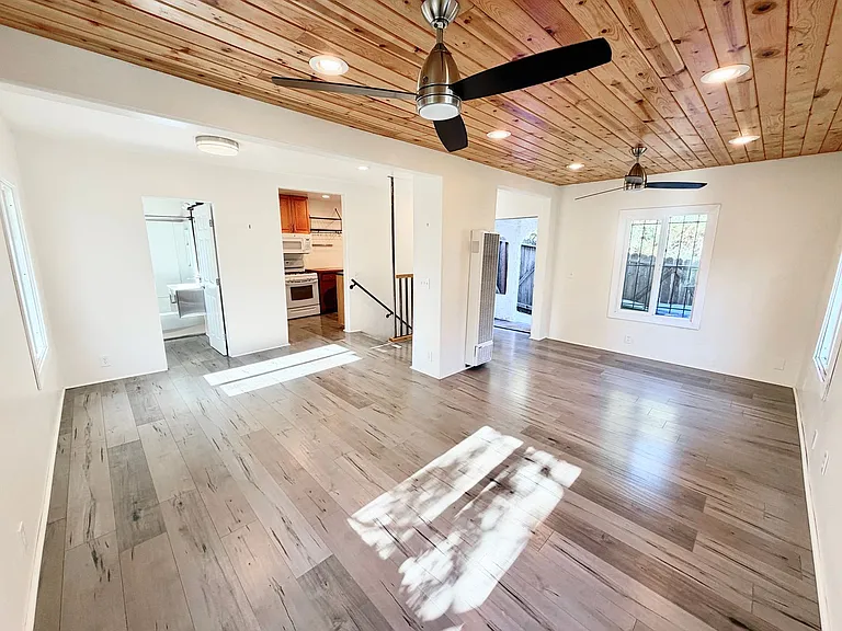 345 Crane Blvd — Photo 29