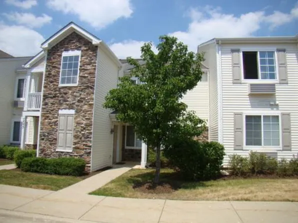 221 Silverstone Dr #221, Carpentersville, IL 60110