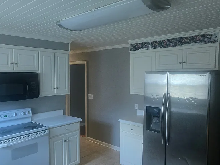410 Shadrack St — Photo 3