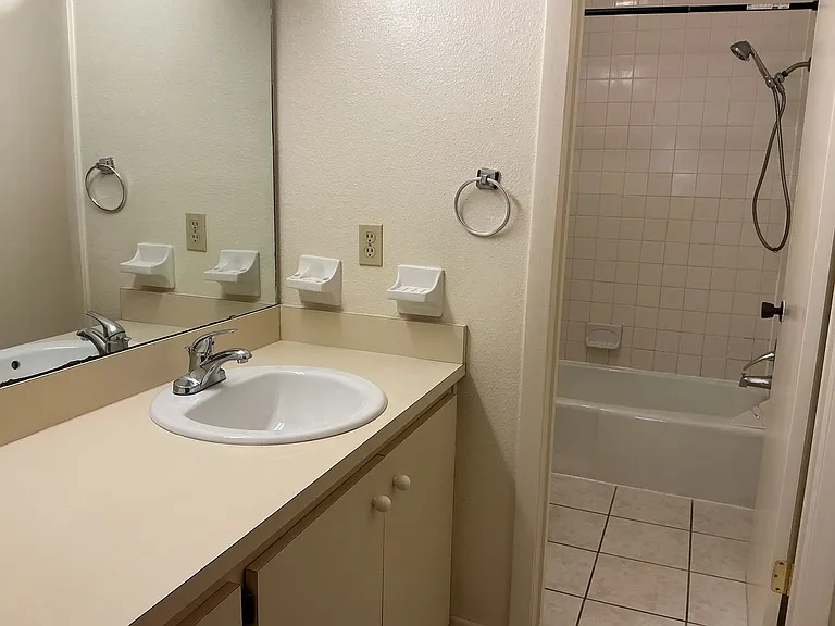 411 E Park St — Photo 10