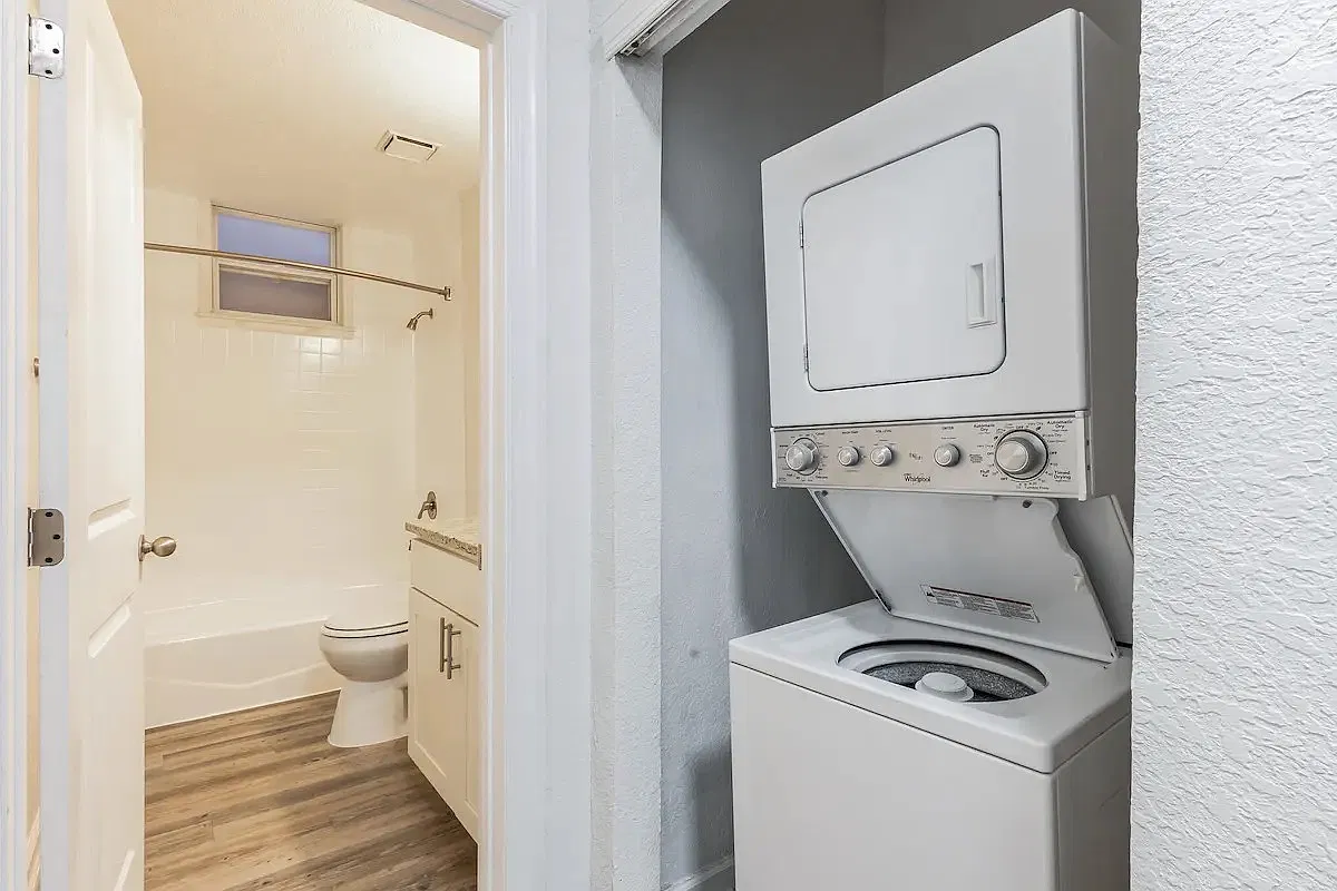 1 bed, 800 sqft, $2,322 — Photo 3