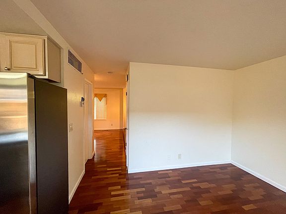3rd image of 22607 Royal Oak Way