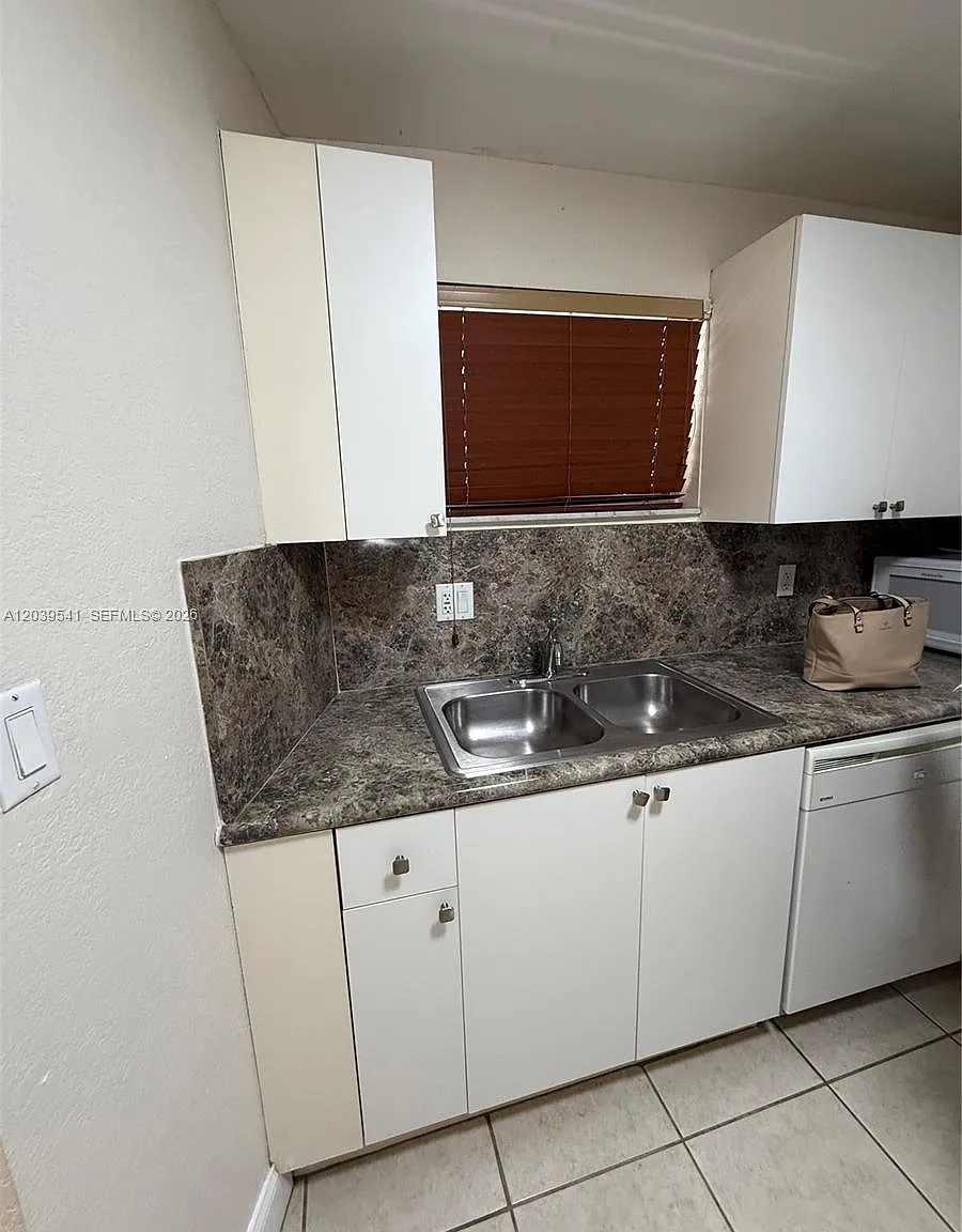 Springcrest Condo — Photo 3