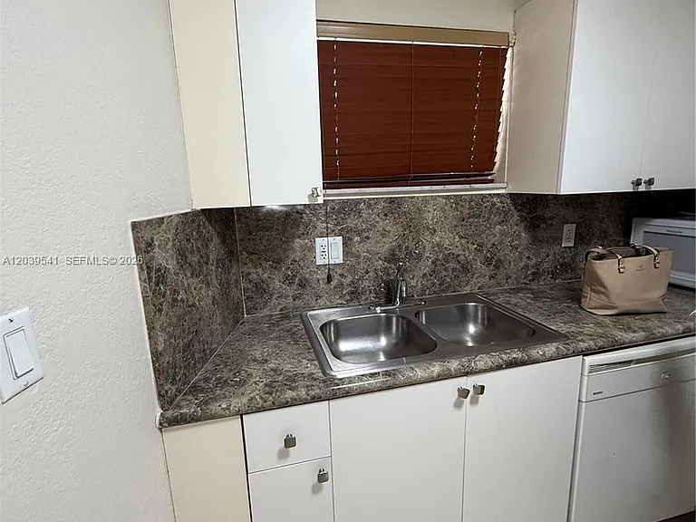 4205 N University Dr #309 — Photo 4