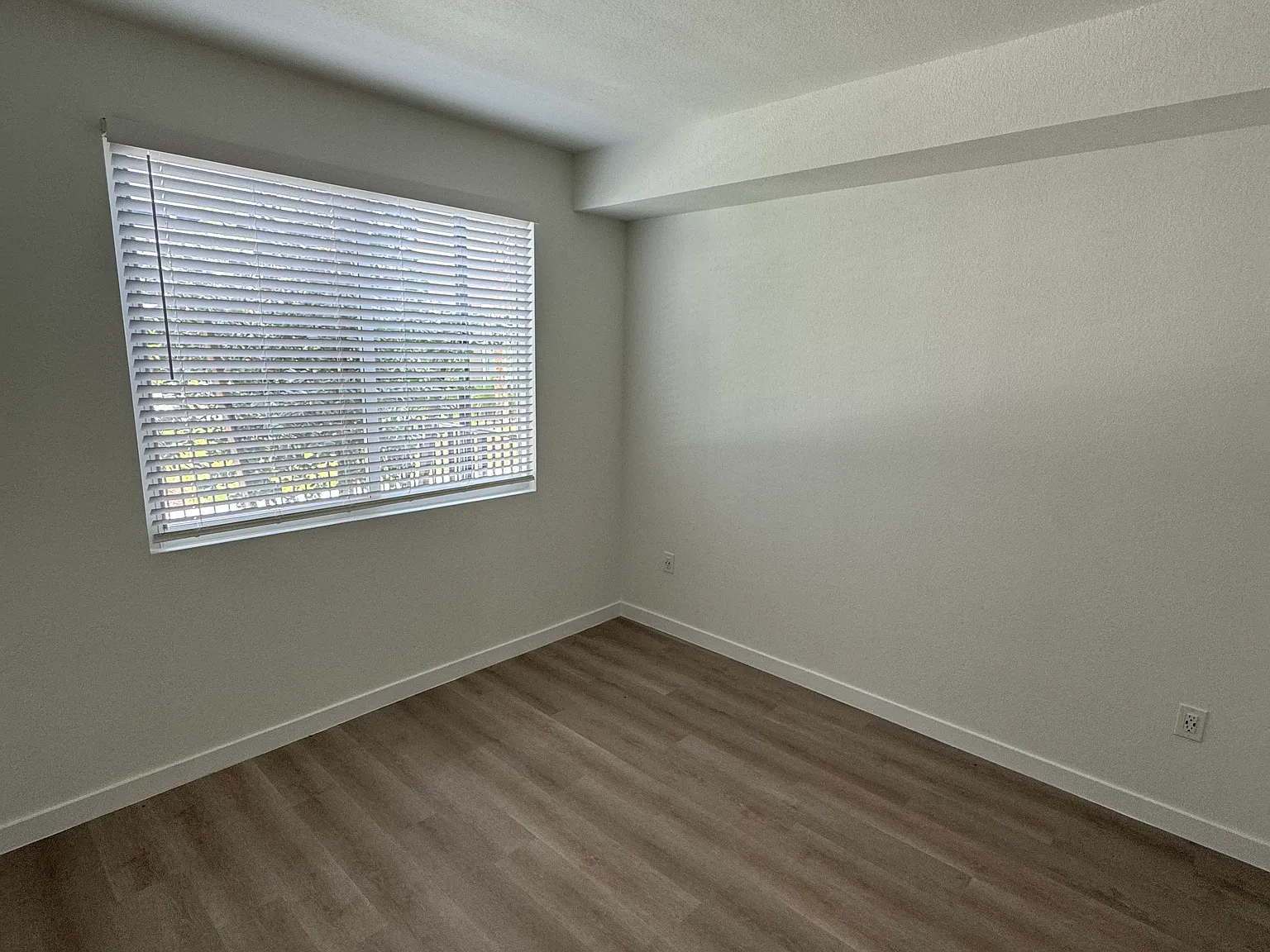 2 bed, 859 sqft, $2,221 — Photo 3