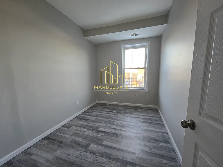 411 N 5th St #33A — Photo 3