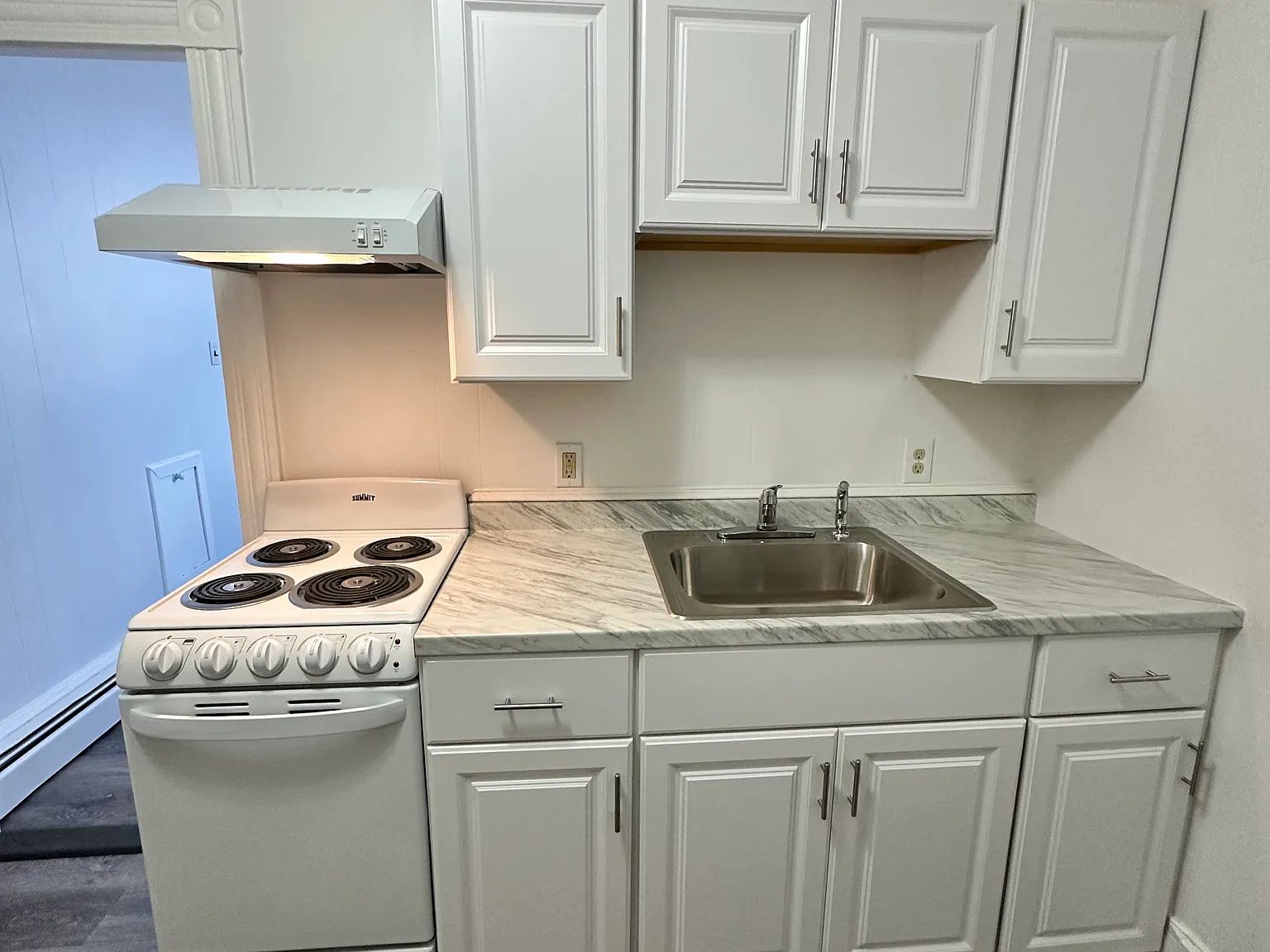 Studio, 200 sqft, $1,400 — Photo 4