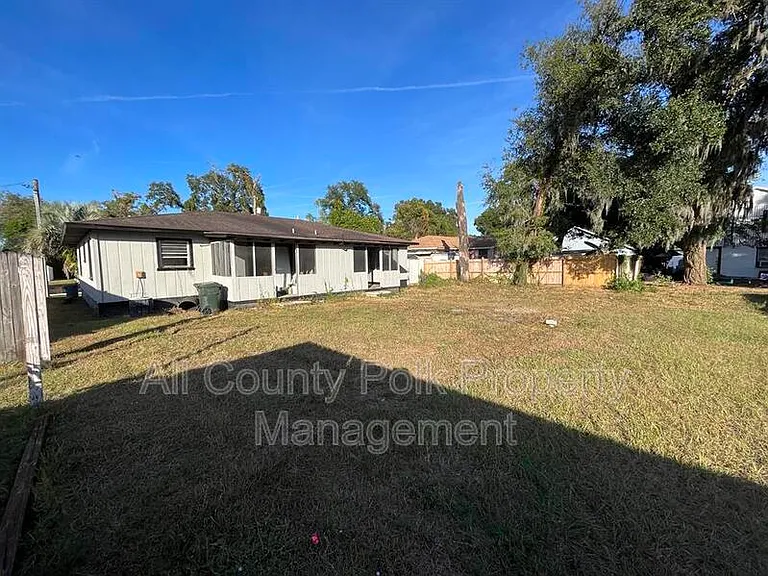 1138 W Sycamore St — Photo 15
