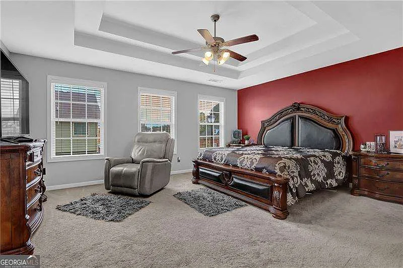 4 bed, 2.5 bath, 2313 sqft, $2,350 — Photo 2