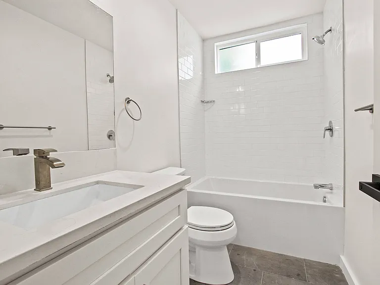 10795 Woodbine — Photo 9