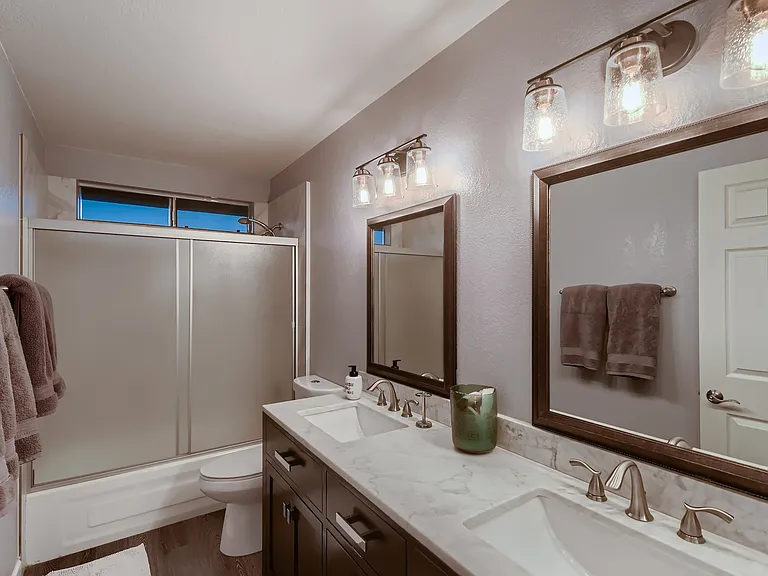 435 E Barbara Dr — Photo 3