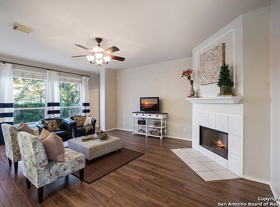 2nd image of 111 Jardin Vis