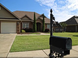 112 Rhett Dr, Muscle Shoals, AL 35661